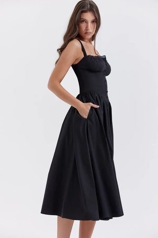 Nina - Schwarze Schönheit - Das perfekte schwarze Kleidchen
